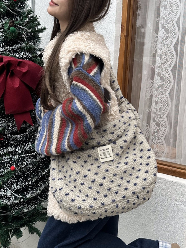 SOZAKKA pliš crossbody torba sa srce motivom, magnetska kopča, poplinska podstava, vodoravni kvadratni oblik, svakodnevna uporaba