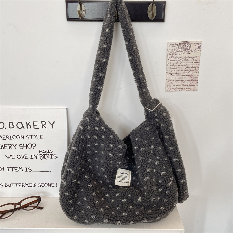 SOZAKKA pliš crossbody torba sa srce motivom, magnetska kopča, poplinska podstava, vodoravni kvadratni oblik, svakodnevna uporaba