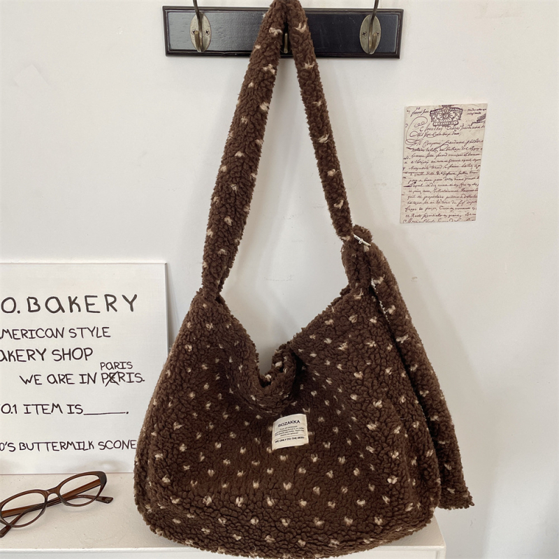 SOZAKKA pliš crossbody torba sa srce motivom, magnetska kopča, poplinska podstava, vodoravni kvadratni oblik, svakodnevna uporaba