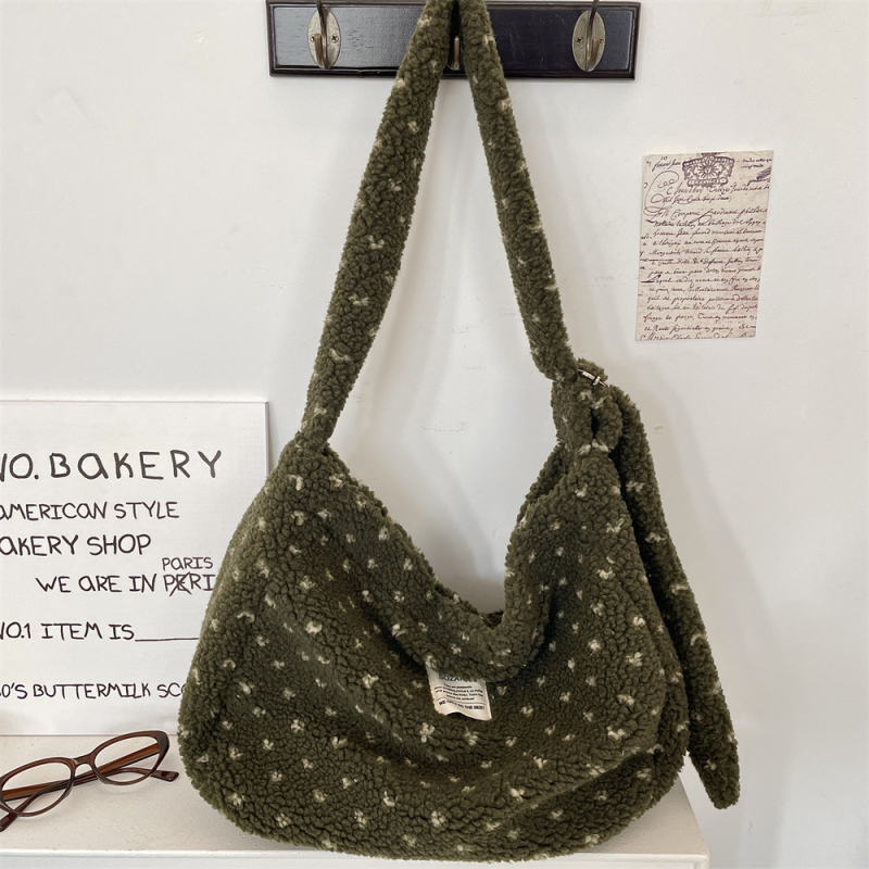 SOZAKKA pliš crossbody torba sa srce motivom, magnetska kopča, poplinska podstava, vodoravni kvadratni oblik, svakodnevna uporaba