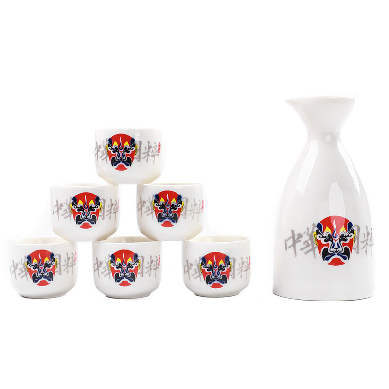 Porcelanski set za sake s jednim posudom i šest čaša, moderni minimalistički stil, otisnuti logo