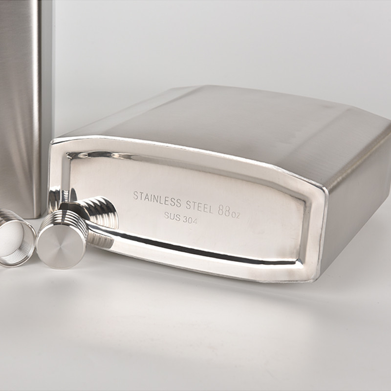 Megvastított 304 rozsdamentes acél boros kanna – hordozható kültéri, retro stílus, könnyű luxus