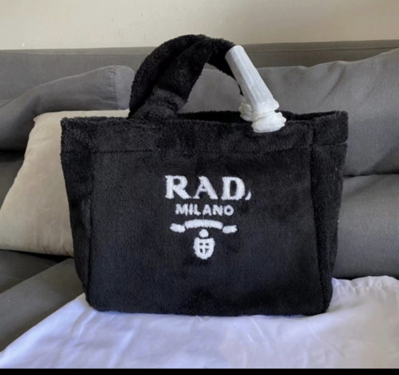 Plišana torbica za podlakticu, kvadratnog oblika, hobo stil, zatvarač, podstava od poliestera, ID džep, mekana, Zima 2023