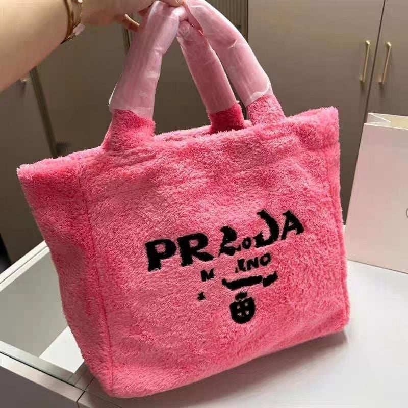 Plišana torbica za podlakticu, kvadratnog oblika, hobo stil, zatvarač, podstava od poliestera, ID džep, mekana, Zima 2023