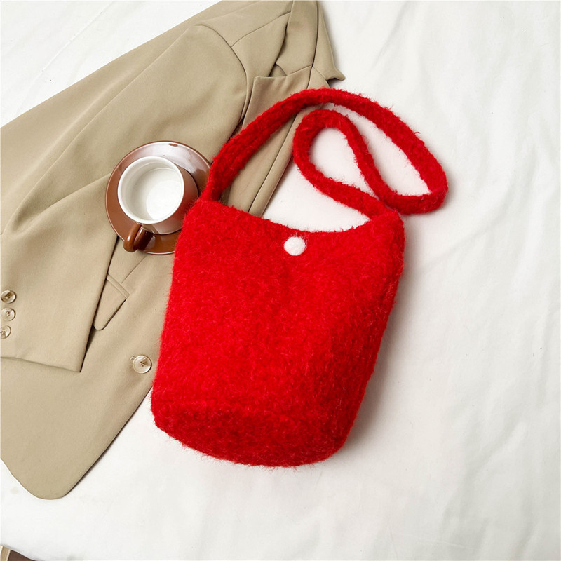 Bucket bag, vunena, gradski minimalistički stil, magnetska kopča, džep sa zipom