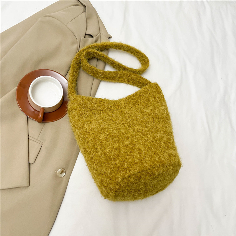 Bucket bag, vunena, gradski minimalistički stil, magnetska kopča, džep sa zipom