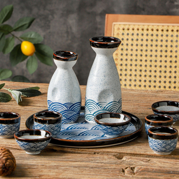 Porcelanski set za sake s valovitim uzorkom — ručno oslikan pod glazurom i kristalna glazura — retro stil, lagani luksuz; pogodno za sake, soju i rižino vino