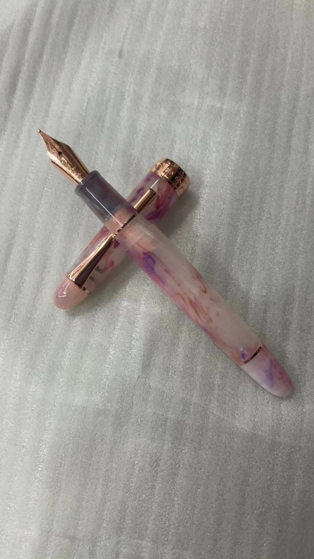 Kaglou 356 stilno pero: tijelo od smole, igla od nehrđajućeg čelika, sustav apsorpcije tinte