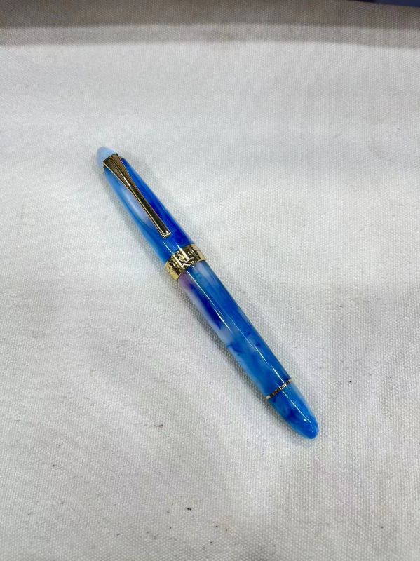 Kaglou 356 stilno pero: tijelo od smole, igla od nehrđajućeg čelika, sustav apsorpcije tinte