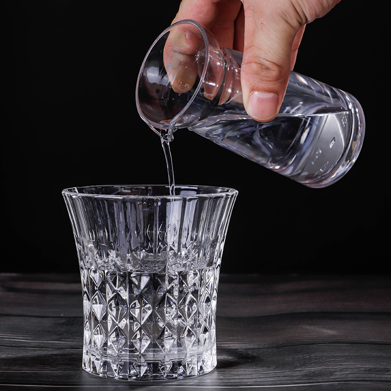 Doser za vino – plast, moderan jednostavan stil, marka Chuangmu, izlazak na tržište jesen 2017.
