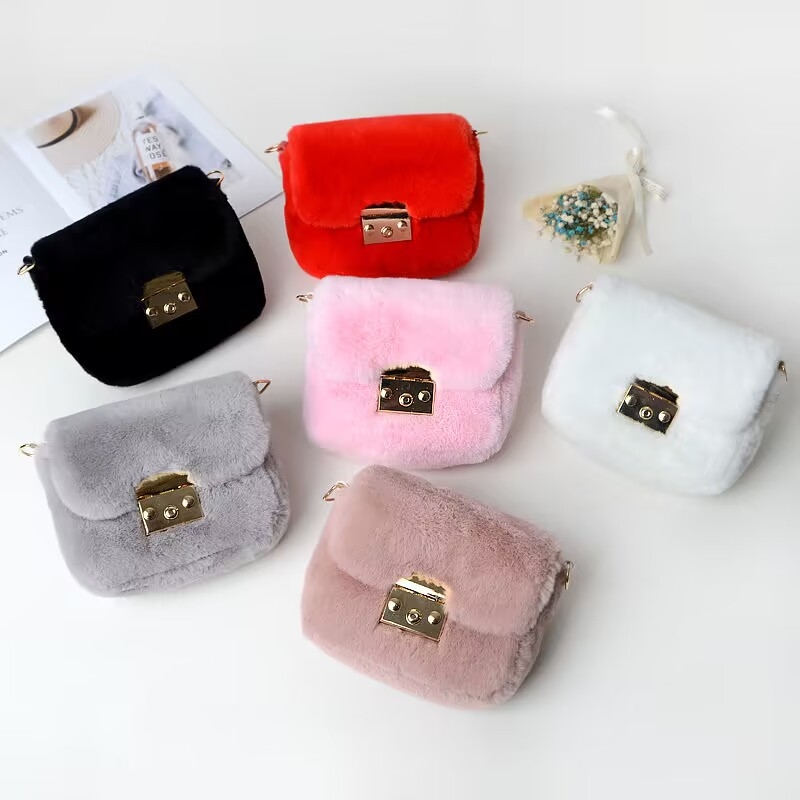 Pliš kvadratna crossbody torba s poklopcem i lancem remenom, unisex, džep za telefon, podstava od sintetičke kože, jesen 2023