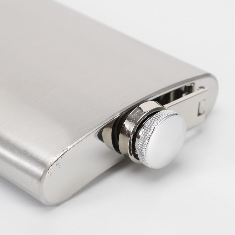 Rozsdamentes acél csípőpalack, modern minimalista design, prémium minőség, ideális borhoz, logónyomás elérhető