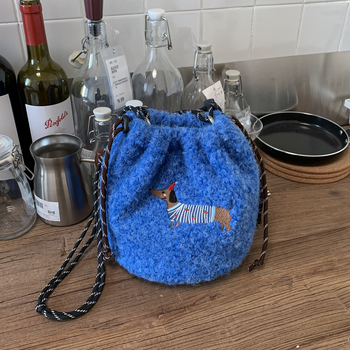 Torba preko ramena crossbody, vunena materija, vedro oblik, zatvaranje vezicom, unutarnja džep za telefon, trodimenzionalna konstrukcija, japansko-korejski stil, zimsko izdanje 2025