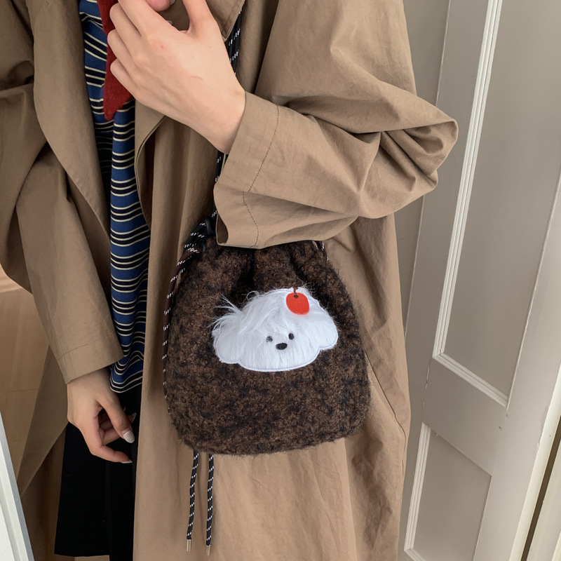 Torba preko ramena crossbody, vunena materija, vedro oblik, zatvaranje vezicom, unutarnja džep za telefon, trodimenzionalna konstrukcija, japansko-korejski stil, zimsko izdanje 2025