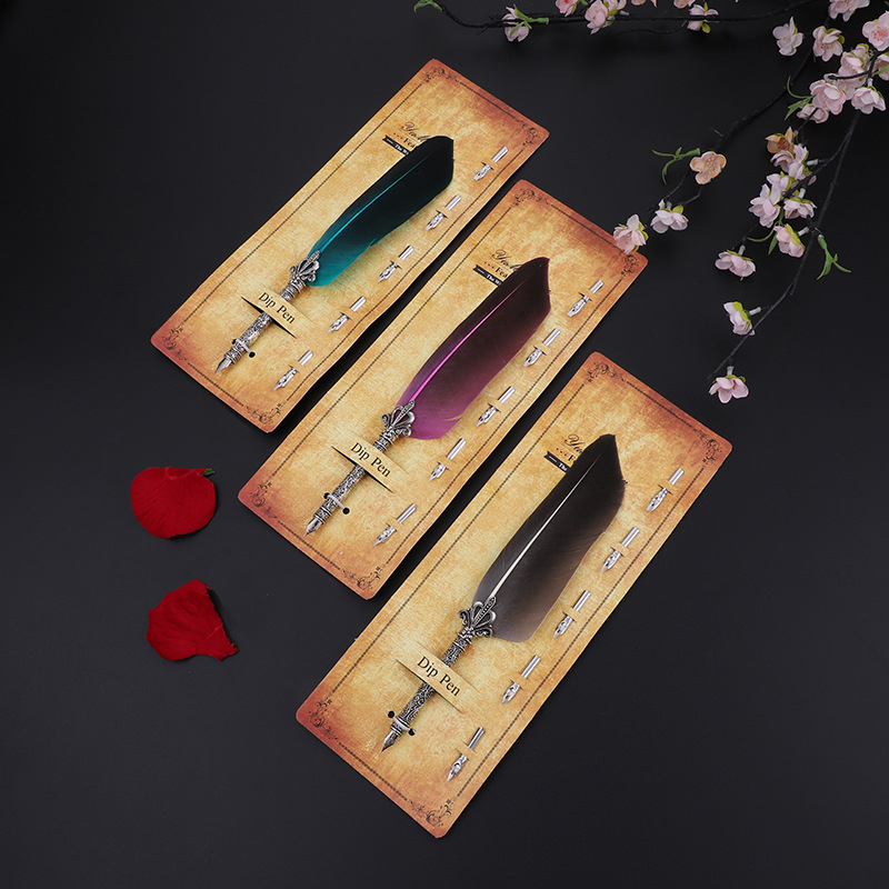 Set pera s pet perima (Sistem mastila: uron u vodu; Materijal vrha: legura; Model: pero s kartom papira; Pakiranje: OPP vrećica; Personalizacija: Da)