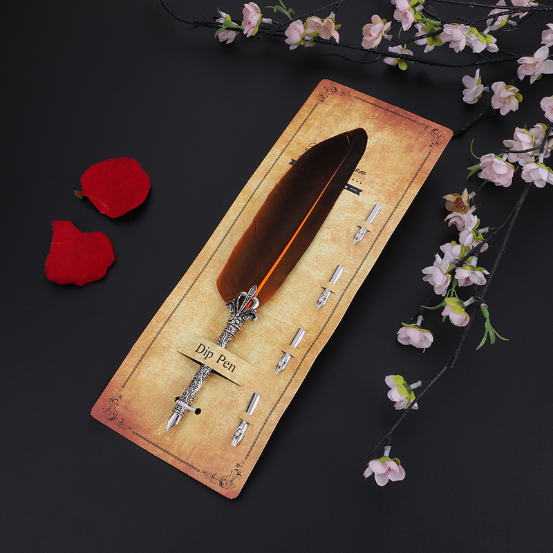 Set pera s pet perima (Sistem mastila: uron u vodu; Materijal vrha: legura; Model: pero s kartom papira; Pakiranje: OPP vrećica; Personalizacija: Da)