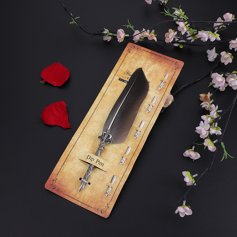 Set pera s pet perima (Sistem mastila: uron u vodu; Materijal vrha: legura; Model: pero s kartom papira; Pakiranje: OPP vrećica; Personalizacija: Da)