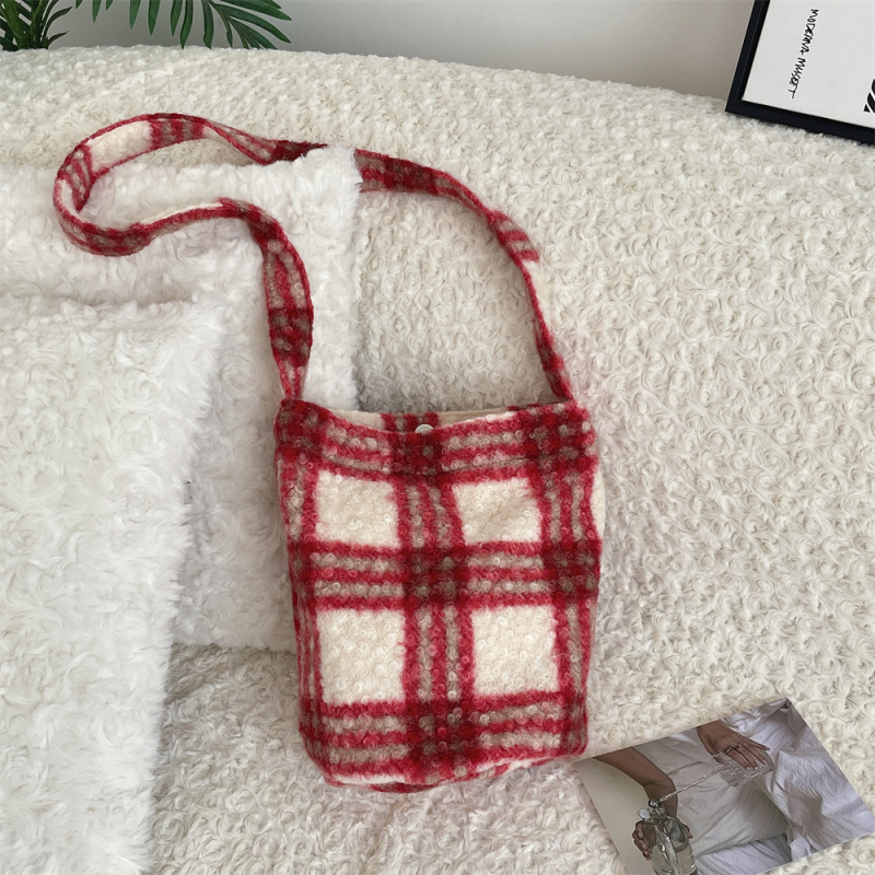 Geantă bucket din lână de miel pluș, căptușeală din pânză, închidere magnetică