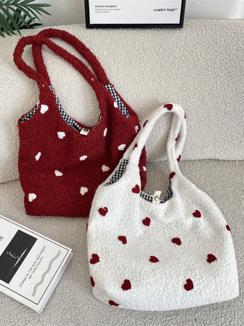 Geantă de subraț din pluș cu broderie florală — stil street, formă orizontală pătrată, închidere cu buton snap, buzunar intern pentru documente