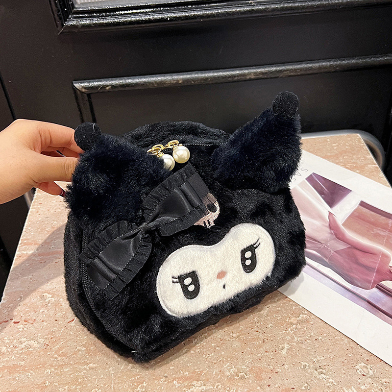 Plišana crossbody torba s izvezenim čudovištem, japanski stil, unutarnji džep za telefon