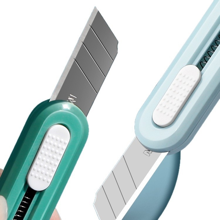 Cuțit universal cu foarfece și deschizător de cutii – Model 960, Material: Plastic, Greutate netă: 100 g, Marca: M&g / Morning Light