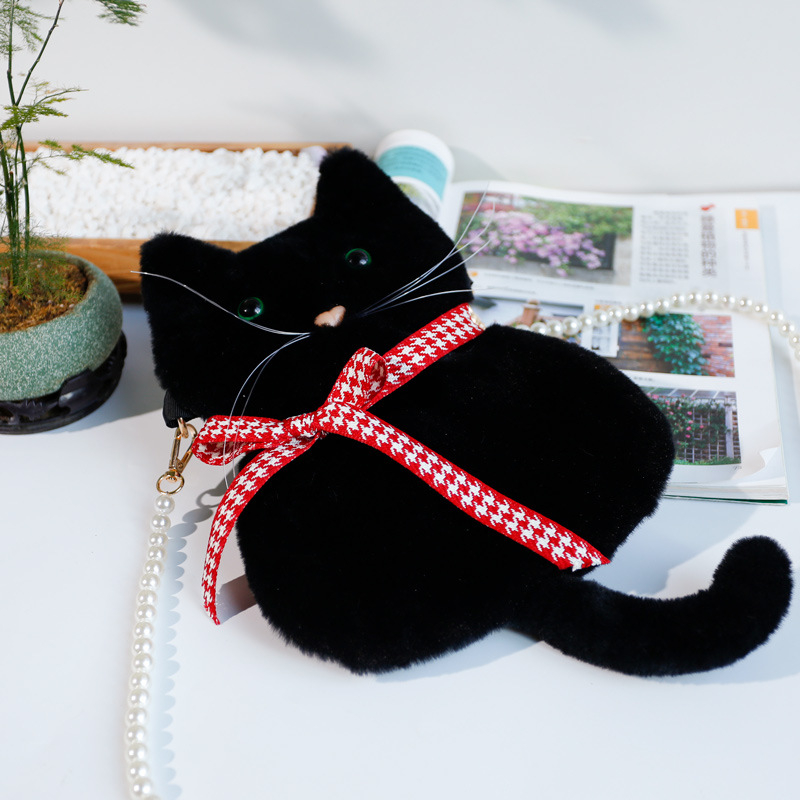 Crossbody torba od pliša, ulični stil, kvadratni dizajn za svakodnevnu upotrebu.