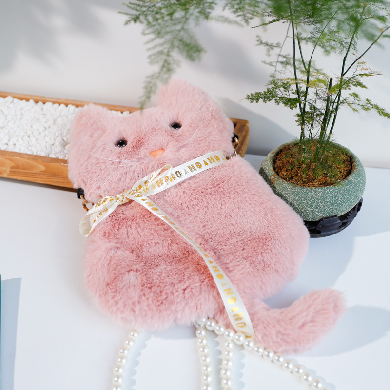 Crossbody torba od pliša, ulični stil, kvadratni dizajn za svakodnevnu upotrebu.