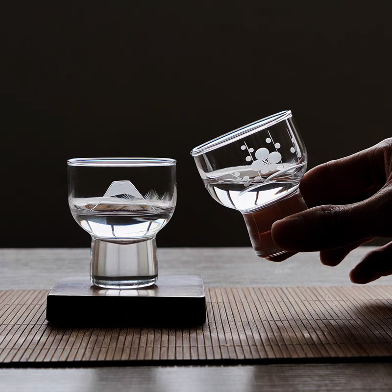 Sake čaša od stakla, ručno rezana, japanskog stila, dizajn Liu Zongli; kapacitet 1–100 ml, staklano tijelo, drvena kutija.