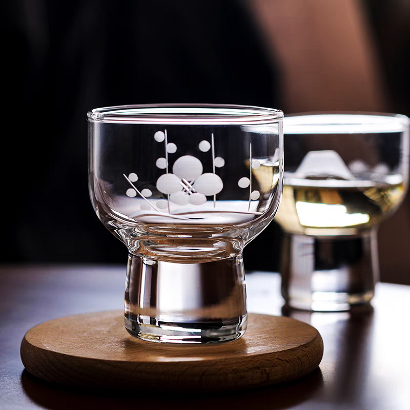 Sake čaša od stakla, ručno rezana, japanskog stila, dizajn Liu Zongli; kapacitet 1–100 ml, staklano tijelo, drvena kutija.