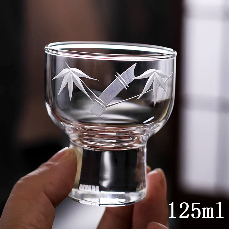 Sake čaša od stakla, ručno rezana, japanskog stila, dizajn Liu Zongli; kapacitet 1–100 ml, staklano tijelo, drvena kutija.