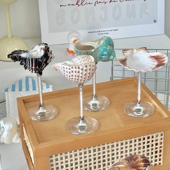 Koktel čaša od prirodne školjke s visokim stalkom — svijetao luksuzni stil, kapacitet 1–100 ml, težina 110–240 g, prvokvalitetan materijal, prilagođena obrada