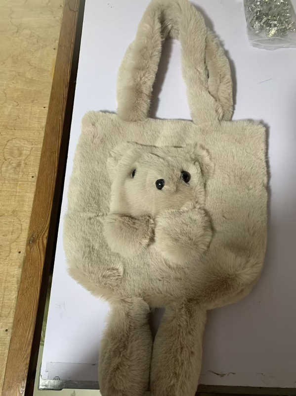 Tote torba od vunenog pletenog materijala s magnetskim zatvaranjem, džep za dokumente i dvostruki remeni