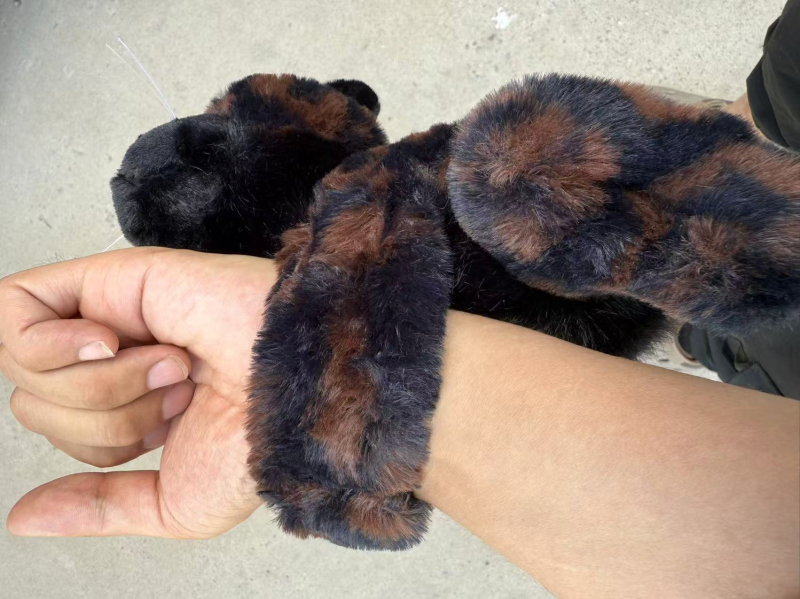 Λούτρινο λεοπάρδος χιονιού – κοντό βελούδο, γέμισμα PP βαμβάκι, για ηλικίες 15–35