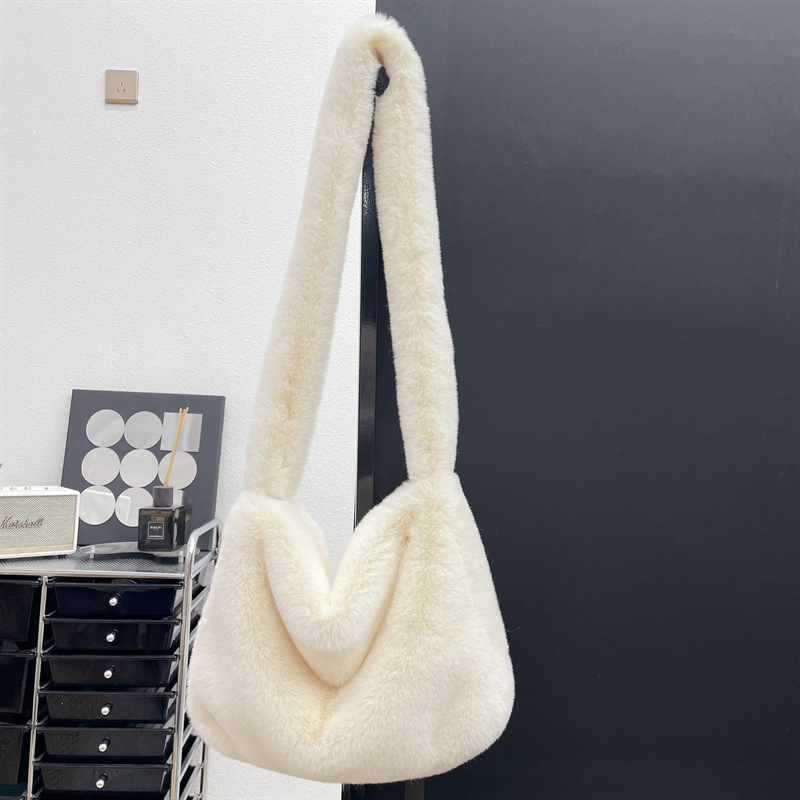 Crossbody torba od pliša, gradski stil, model s krzno, horizontalni kvadratni oblik, zatvarač