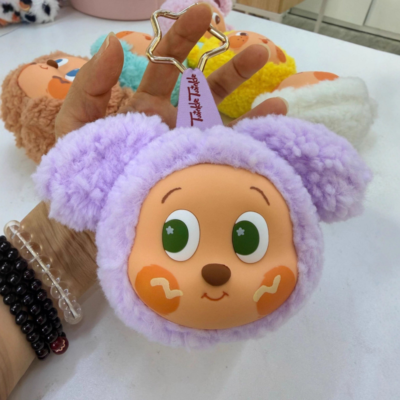 Plišana lutka — crtani stil, baršunast materijal, punilo od pliša, unisex, uzrast 14+