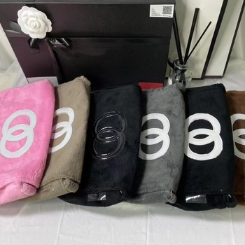 Pluš torba preko ramena s preklopnim otvorom, horizontalni kvadratni oblik, poliester podstava, unutarnje džepove