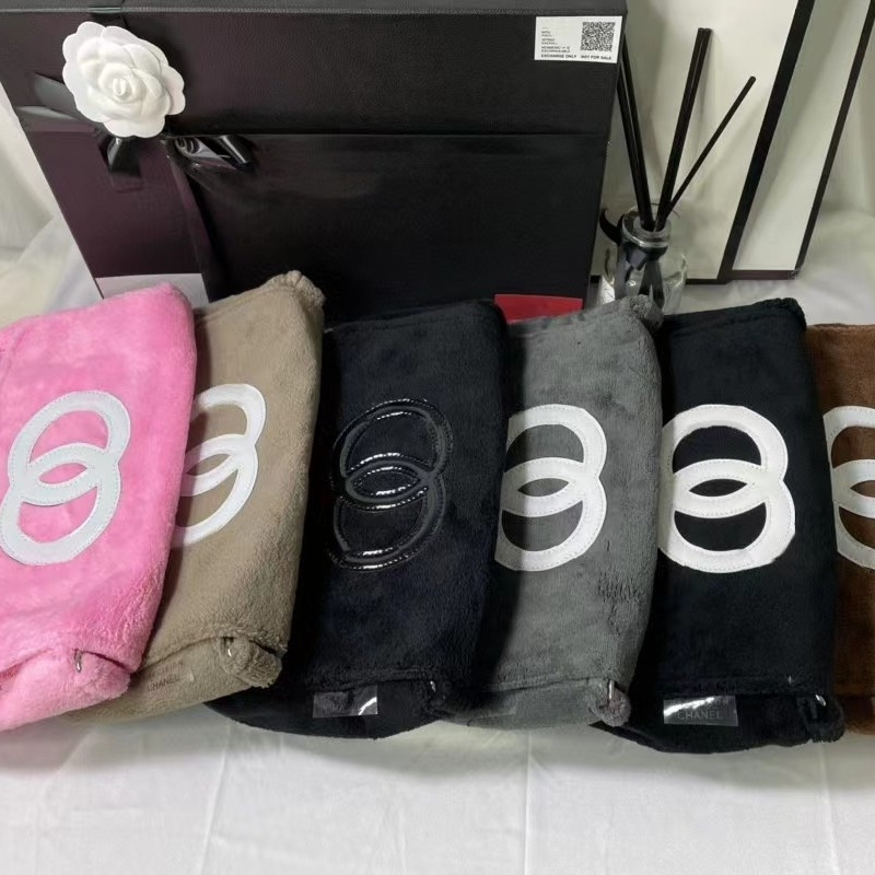 Pluš torba preko ramena s preklopnim otvorom, horizontalni kvadratni oblik, poliester podstava, unutarnje džepove