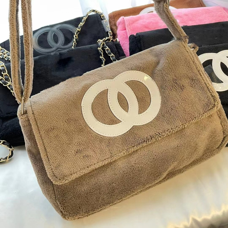 Pluš torba preko ramena s preklopnim otvorom, horizontalni kvadratni oblik, poliester podstava, unutarnje džepove