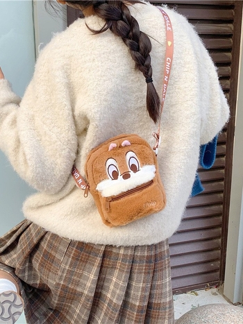 Pliš torba preko ramena s zekom, mali kvadratni dizajn, vertikalni oblik, džep za telefon i dokumente