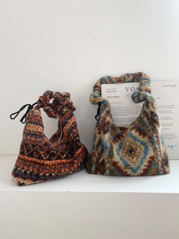 Crossbody torba od pliša, korejski stil, horizontalni kvadratni oblik, zatvaranje na zip, unutarnja džep s zipom i džep za mobitel, s jednim remenom