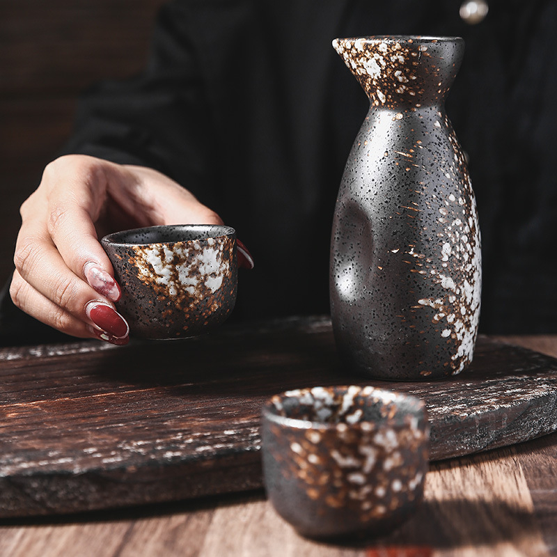 Porcelanski set za sake, japanskog stila, YC marka, trodjelni set s tiskanim logom
