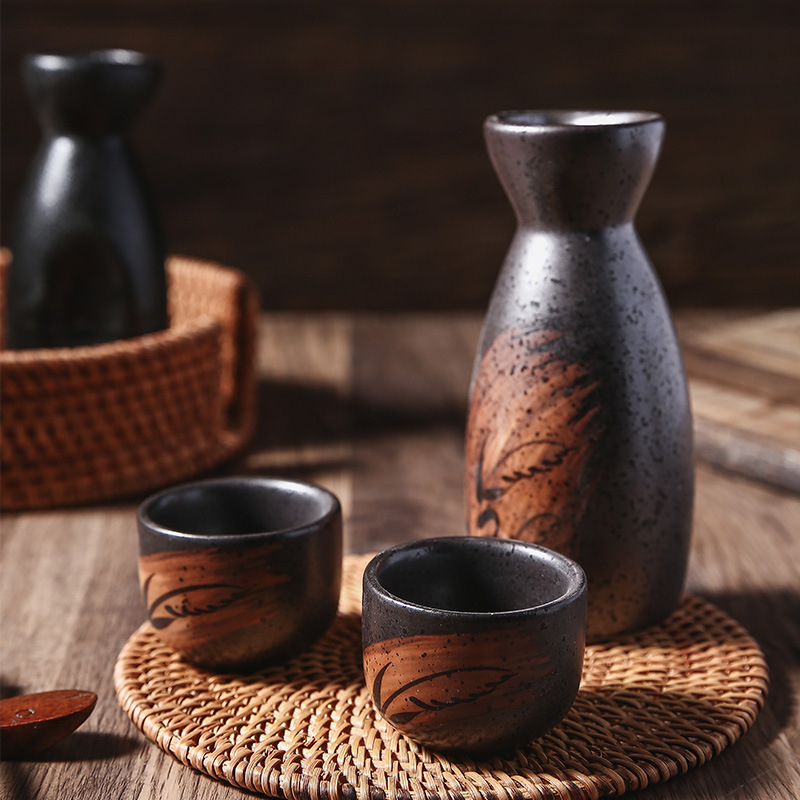 Porcelanski set za sake, japanskog stila, YC marka, trodjelni set s tiskanim logom