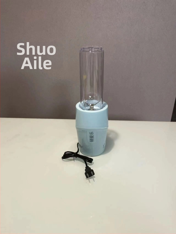 Odšťavovač – mini prenosný domáci prístroj na ovocie a šťavy, kapacita pod 1 l, napätie ≤36 V, rýchlosť motora ≤10 000 rpm, miešacia čepeľ: 1, dvojité miešacie čepele, mechanické ovládanie