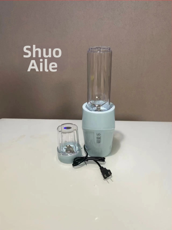 Odšťavovač – mini prenosný domáci prístroj na ovocie a šťavy, kapacita pod 1 l, napätie ≤36 V, rýchlosť motora ≤10 000 rpm, miešacia čepeľ: 1, dvojité miešacie čepele, mechanické ovládanie