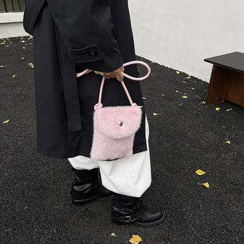 Geantă pentru telefon LS1604 — stil urban minimalist, material pufos, închidere cu capac, formă pătrată verticală