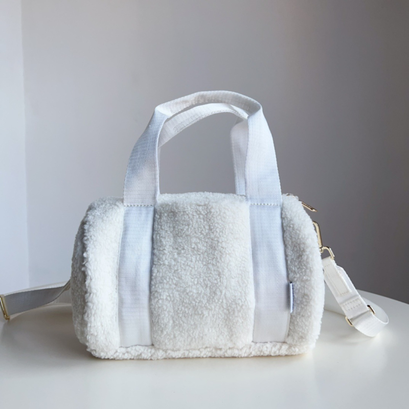 Crossbody Tote torba od pliša, gradski minimalistički stil, horizontalni kvadratni oblik, zatvarač, podstava od pamuka