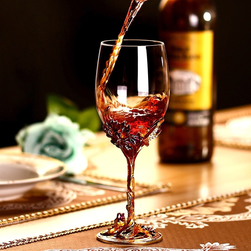 Európai stílusú borospohár zománc motívummal, ólommentes kristály, virágos mintázat, könnyű lux stílus, testreszabás elérhető