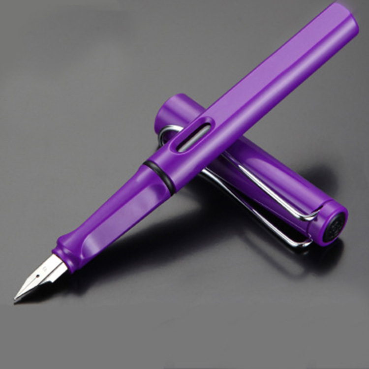 Stilou studențesc 004 cu vârf din iridiu și oțel inoxidabil 304; sistem de cerneală lichidă de flux direct; corp din plastic; ambalaj Opp bag