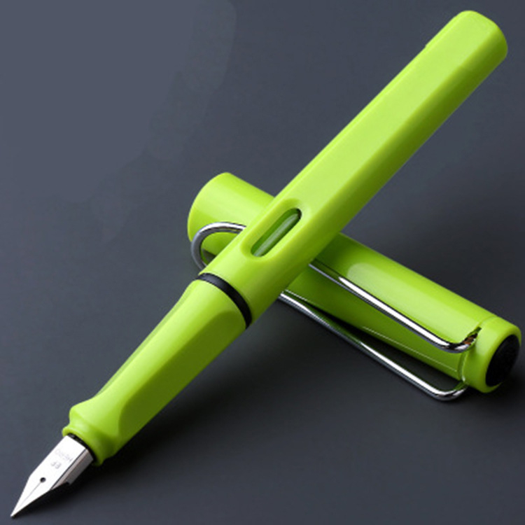 Stilou studențesc 004 cu vârf din iridiu și oțel inoxidabil 304; sistem de cerneală lichidă de flux direct; corp din plastic; ambalaj Opp bag