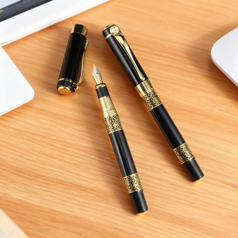 Stilou Peso 988 – corp metalic, vârf auriu, sistem de absorbție a cernelei, gravură laser, cutie cadou